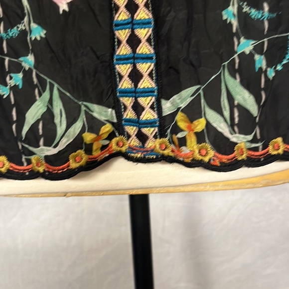 Johnny Was “Becca” Silk print V-neck blouse, size M - Picture 4 of 4